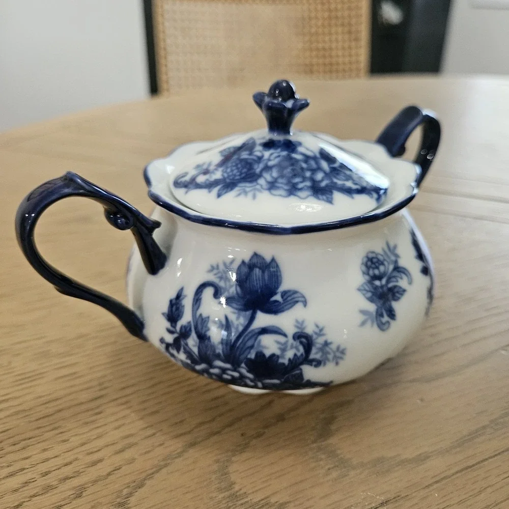 Cracker Barrel Blue & White Porcelain Sugar Bowl With Lid Retired Floral